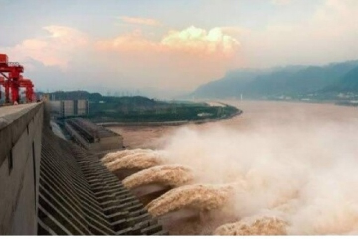 Trung Quốc mở cửa đập, xả lũ sau trận mưa kỷ lục