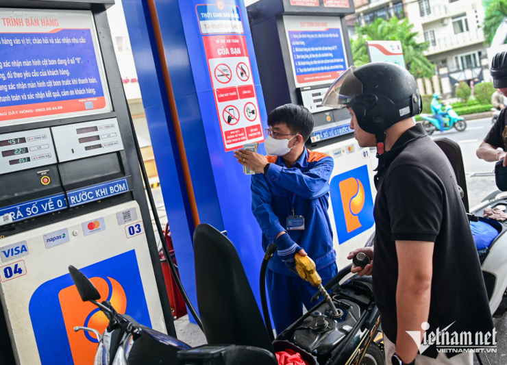 Giá xăng dầu trong nước chiều nay điều chỉnh. Ảnh: Nguyễn Huế 