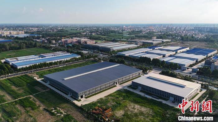 Một nhà máy sản xuất kim cương nhân tạo tại Chá Thành nhìn từ trên cao hồi tháng 7/2025. Ảnh: China News