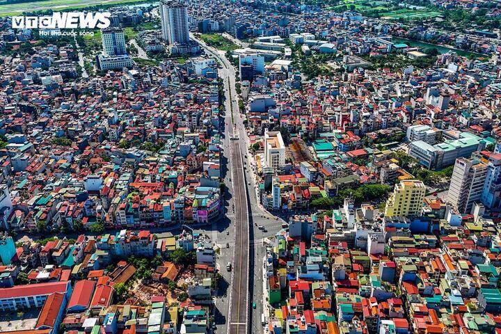 Tuyến đường Nguyễn Thế Rục - Hồng Tiến (phường Bồ Đề) được đầu tư khoảng 1.200 tỷ đồng, kết nối các tuyến giao thông quan trọng, huyết mạch Nhật Tân - Đông Trù, Chương Dương, Vĩnh Tuy, Thanh Trì và cao tốc Hà Nội - Hải Phòng. Tuyến đường được đưa vào khai thác năm 2024.