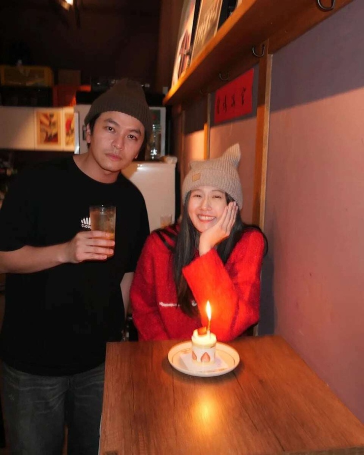 Phương Chí Hữu và Dương Minh Uy bắt đầu chuyện tình cảm khi cùng tham gia bộ phim "Dear Mom". Ig.