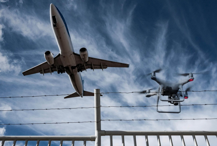 Hơn 60 chuyến bay gián đoạn vì UAV xâm nhập khu vực bay của Tân Sơn Nhất tối 11/8. (Ảnh minh họa)