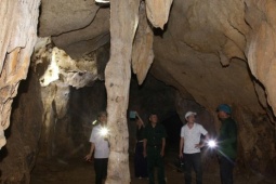 Điều bất ngờ trong hang đá cạnh sân bay, chỉ phục vụ một trận đánh duy nhất