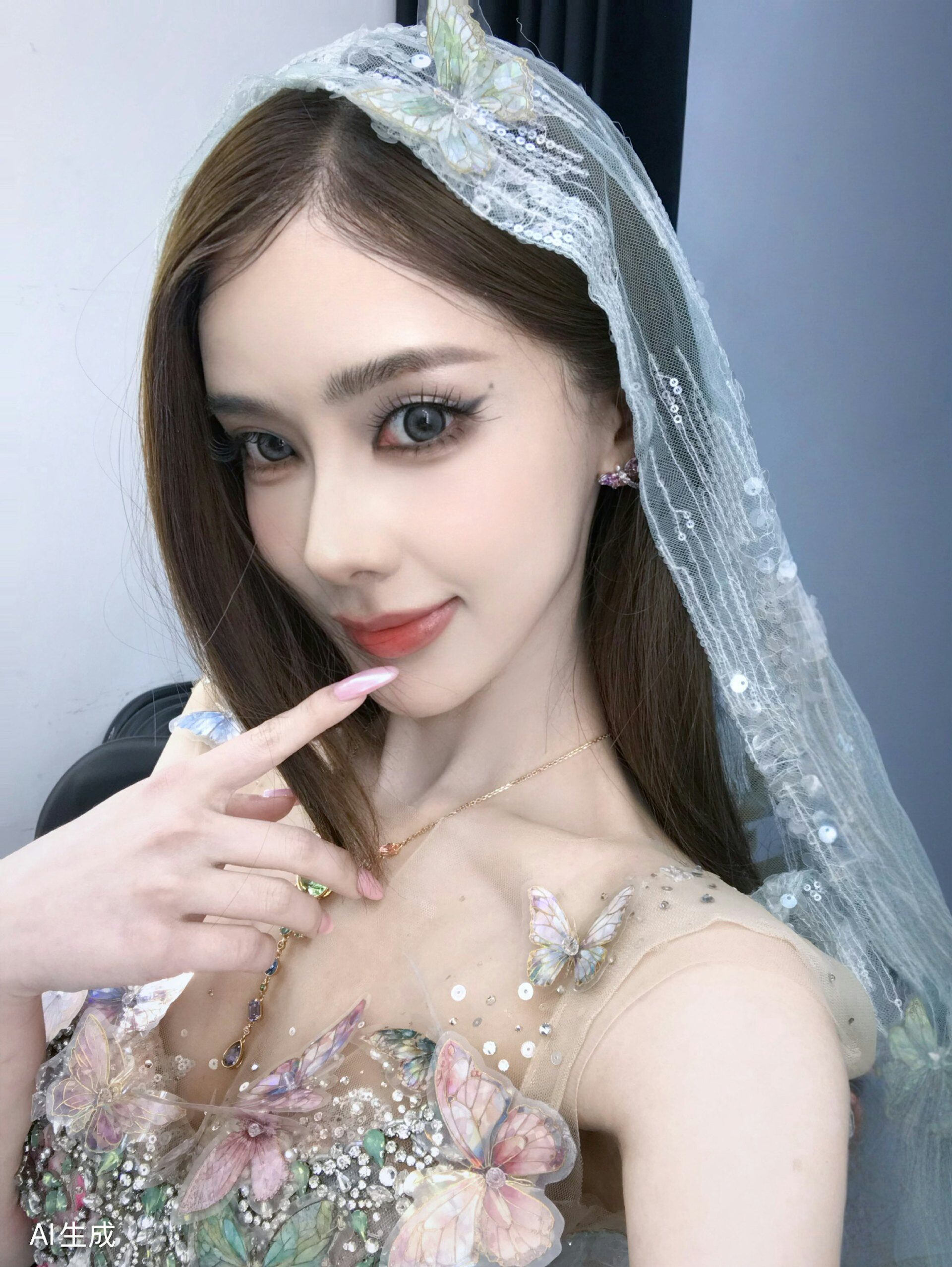 Cô gây chú ý khi nghỉ livestream để ôn thi.