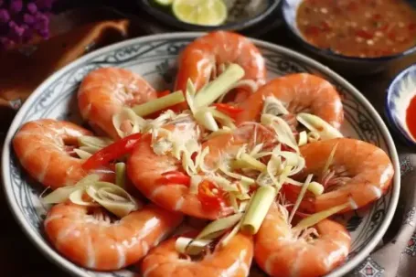 Bí quyết luộc tôm chín đỏ, không tanh