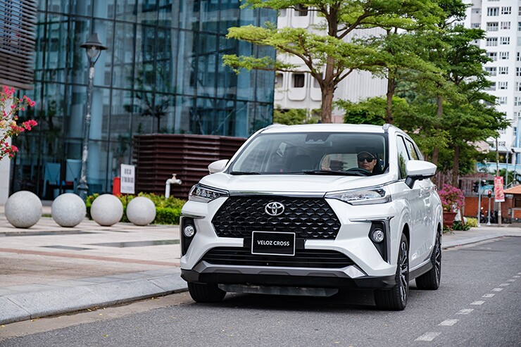 Giá xe Toyota Veloz Cross tháng 8/2026, hỗ trợ 100% phí trước bạ - 2