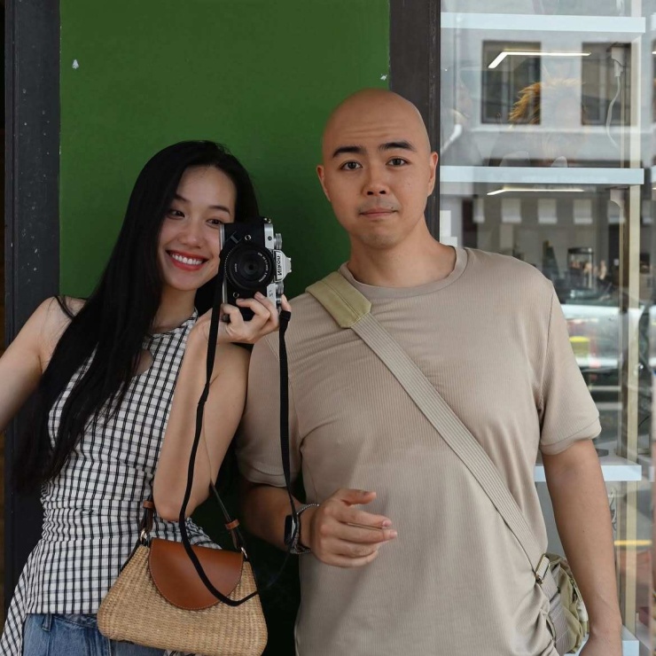 Ảnh sao 14/8: Trấn Thành nhìn bà xã Hari Won đắm đuối - 2