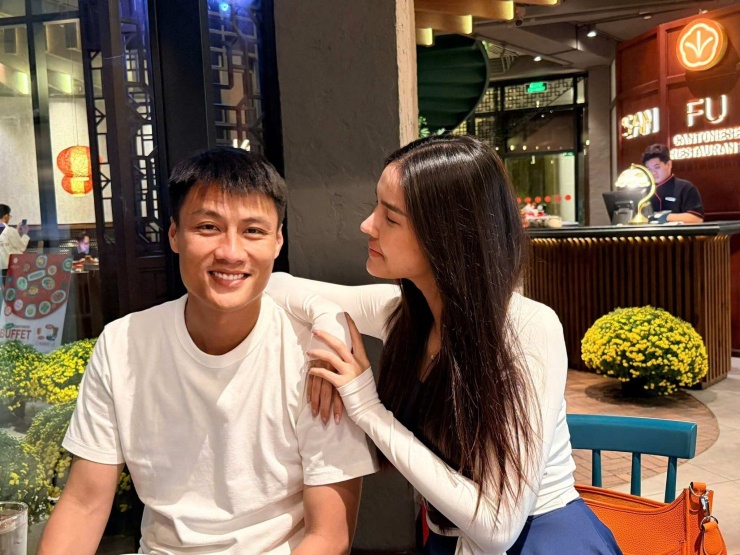 Ảnh sao 14/8: Trấn Thành nhìn bà xã Hari Won đắm đuối - 11