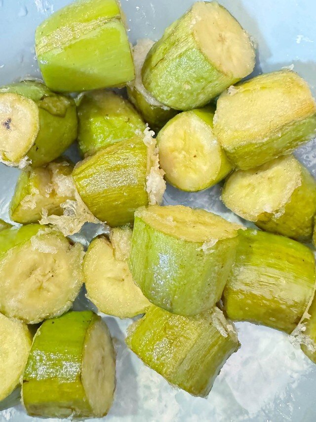 Chiên sơ sơ để tạo độ bóng và vỏ giòn.