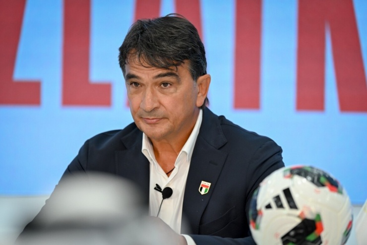 HLV Zlatko Dalic trong buổi ra mắt ĐT UAE. (Ảnh: UAEFA).&nbsp;