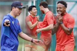 ĐT Việt Nam cười tươi hết cỡ làm quen mặt cỏ đấu Malaysia bán kết AFF Cup