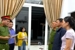 Bắt cán bộ kiểm lâm bảo kê cho “vàng tặc” khai thác trái phép