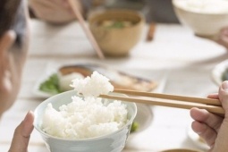 Người bệnh tiểu đường ăn cơm trắng thế nào để kiểm soát đường huyết?