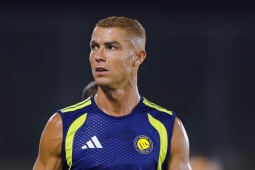 Ronaldo khoe "giao diện" mới gây sốt sau lấy vợ, bị so sánh với Garnacho