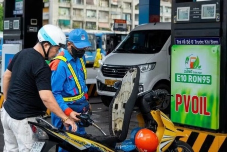 Giá xăng dầu hôm nay 14/8: Thế giới giảm, trong nước có giá mới