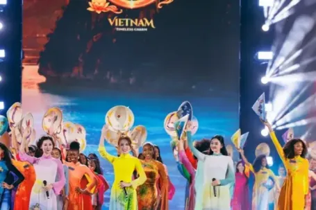 Thí sinh Miss World 2026 khoe sắc trong tà áo dài truyền thống tại Vịnh Hạ Long