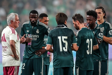 Khủng hoảng hàng thủ ập đến Real Madrid trước trận khai màn La Liga