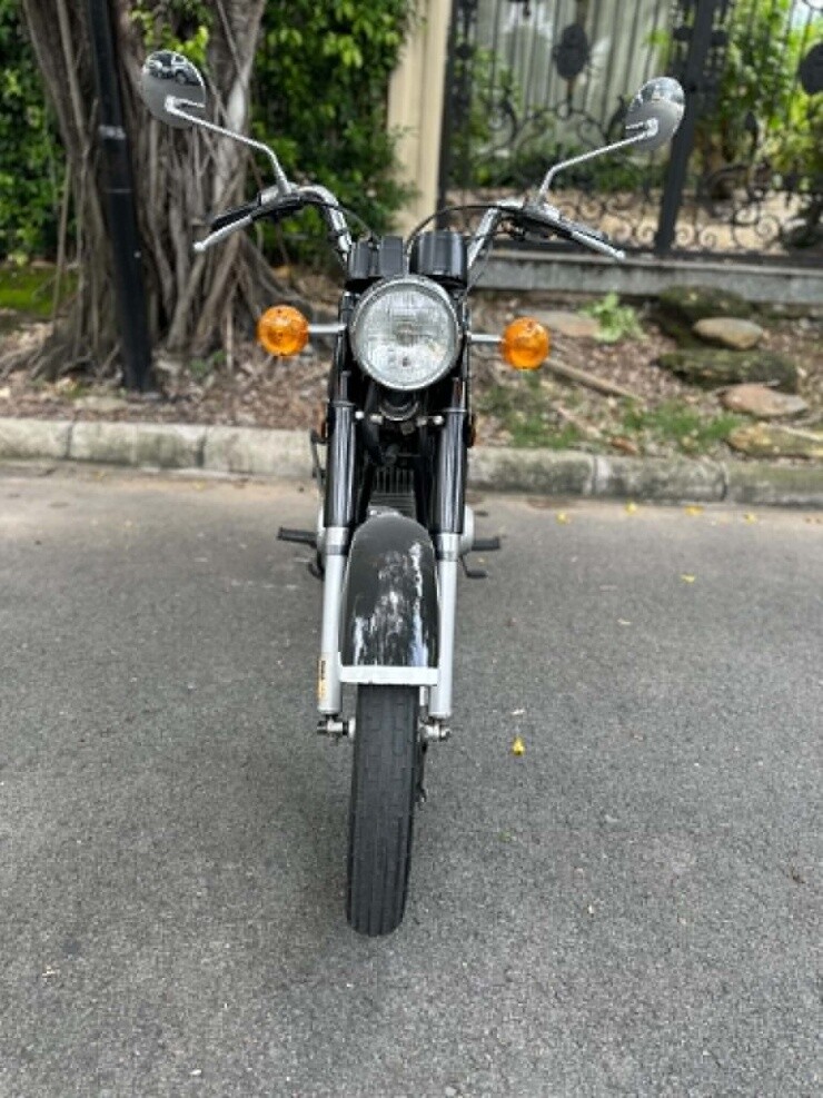 YB125E gây ấn tượng nhờ kiểu dáng gọn gàng, động cơ 2 thì dung tích 123cc và khả năng vận hành linh hoạt.