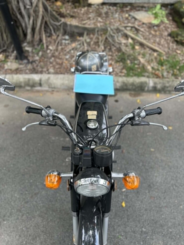 YB125E gây ấn tượng nhờ kiểu dáng gọn gàng, động cơ 2 thì dung tích 123cc và khả năng vận hành linh hoạt.