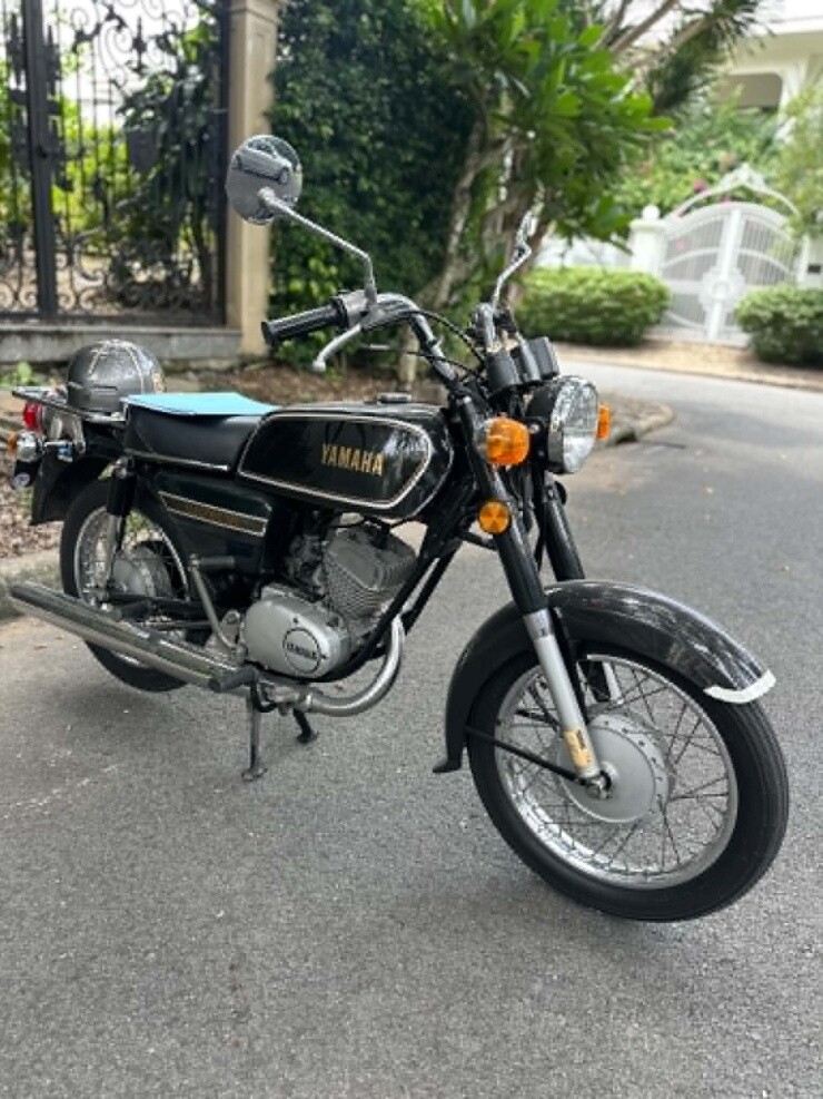 Ưu điểm lớn nhất của YB125E nằm ở thiết kế cơ khí đơn giản, trọng lượng nhẹ và động cơ 2 thì cho cảm giác tăng tốc nhanh hơn nhiều mẫu xe 4 thì có cùng dung tích. Tiếng máy đặc trưng cùng phong cách vận hành của dòng xe 2 thì cũng là yếu tố khiến nhiều người chơi xe cổ yêu thích.