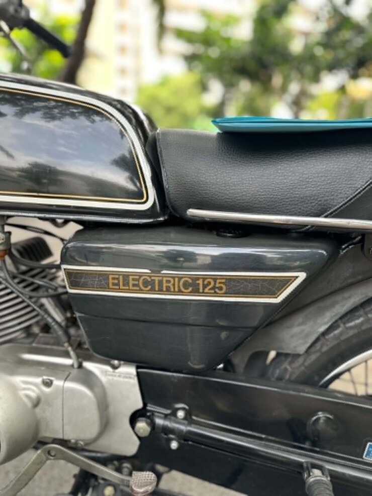 Ưu điểm lớn nhất của YB125E nằm ở thiết kế cơ khí đơn giản, trọng lượng nhẹ và động cơ 2 thì cho cảm giác tăng tốc nhanh hơn nhiều mẫu xe 4 thì có cùng dung tích. Tiếng máy đặc trưng cùng phong cách vận hành của dòng xe 2 thì cũng là yếu tố khiến nhiều người chơi xe cổ yêu thích.