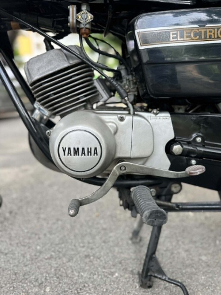 Ưu điểm lớn nhất của YB125E nằm ở thiết kế cơ khí đơn giản, trọng lượng nhẹ và động cơ 2 thì cho cảm giác tăng tốc nhanh hơn nhiều mẫu xe 4 thì có cùng dung tích. Tiếng máy đặc trưng cùng phong cách vận hành của dòng xe 2 thì cũng là yếu tố khiến nhiều người chơi xe cổ yêu thích.