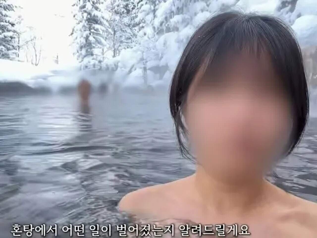 YouTuber gây sốc khi ghi hình lại khu vực onsen chung cho nam nữ.