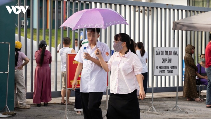 Thí sinh Tuyên Quang thi xong, vẫn lo chuyện xét tuyển đại học - 3
