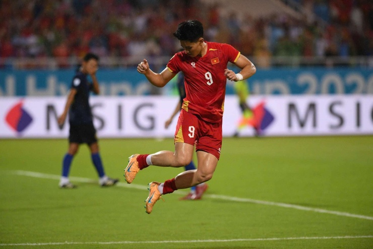 Đình Bắc đang có hiệu suất ghi bàn tốt khi dẫn đầu danh sách Vua phá lưới ASEAN Cup 2026. Ảnh: Lê Hiếu