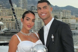 C. Ronaldo 'giấu kín đám cưới với mẹ và các chị'