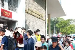 Từ lúc thu phí máy ảnh, doanh thu Dinh Độc Lập ra sao?