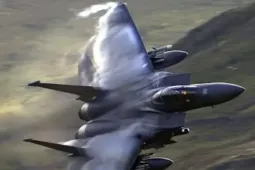 ‘Bầy sứa UAV tự sát’ của Iran phối hợp hạ tiêm kích F-15E Mỹ như thế nào?