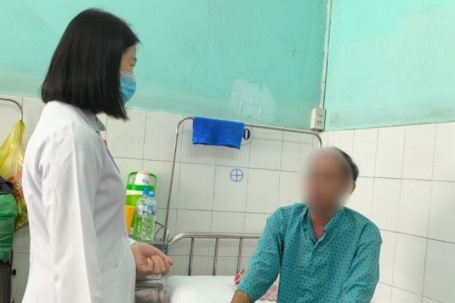 Tự ý sử dụng thuốc nhỏ mắt, người đàn ông rơi vào nguy kịch