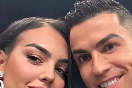 Mẹ và gia đình không dự đám cưới Ronaldo