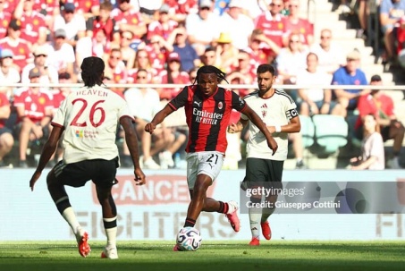 Video bóng đá MU - AC Milan: 6 bàn rực rỡ, ngược dòng mãn nhãn