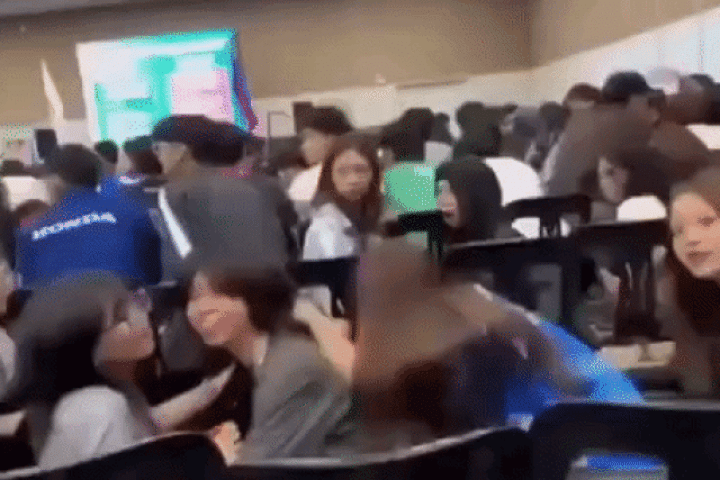 CLIP: Động đất 7,7 độ rung chuyển Indonesia, ít nhất 20 người thiệt mạng