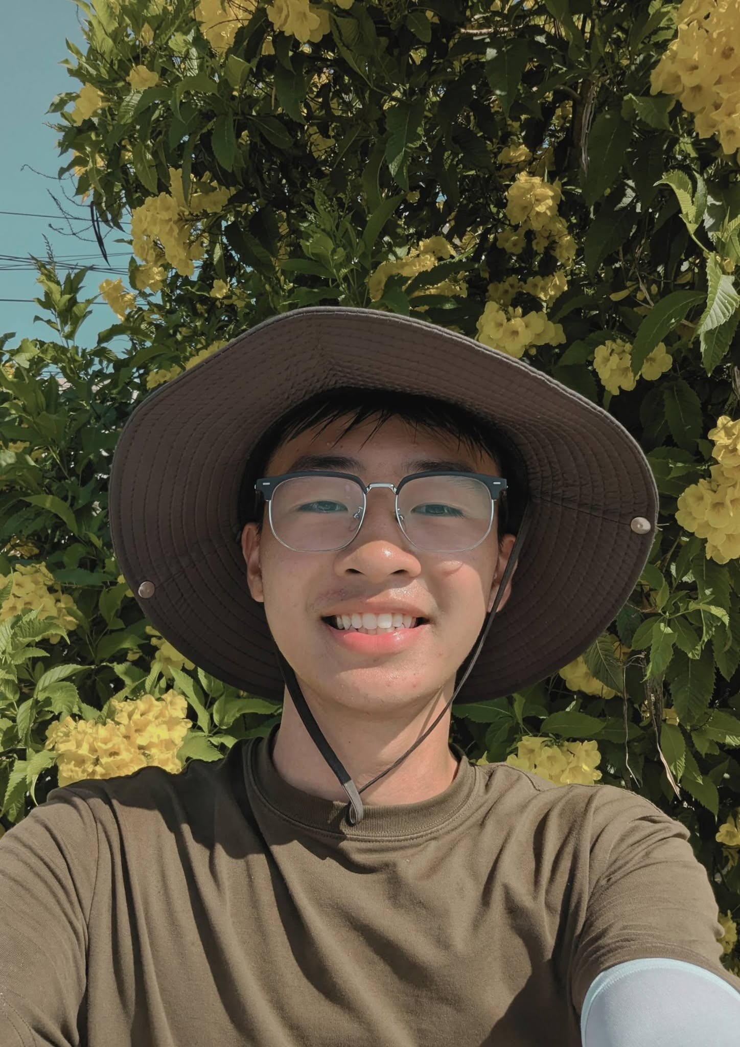 Dũng đạp xe qua 18 tỉnh thành, vượt 1.870km. Ảnh: NVCC