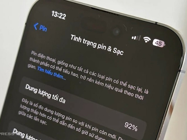 Nếu điện thoại ngày càng khó theo kịp lịch học cả ngày, tình trạng pin là một trong những yếu tố bạn nên lưu ý.