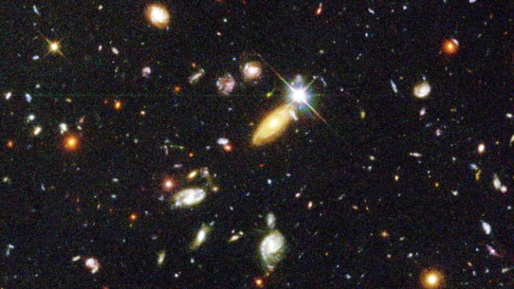 Hubble đã ghi lại hình ảnh khoảng 3.000 thiên hà xa xôi với các giai đoạn tiến hóa khác nhau.