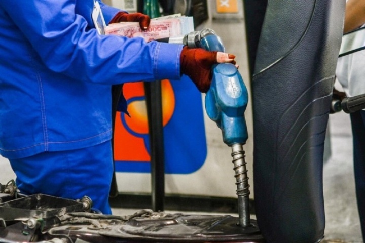 Giá xăng dầu hôm nay 16/8: Chưa ngừng đà đi lên