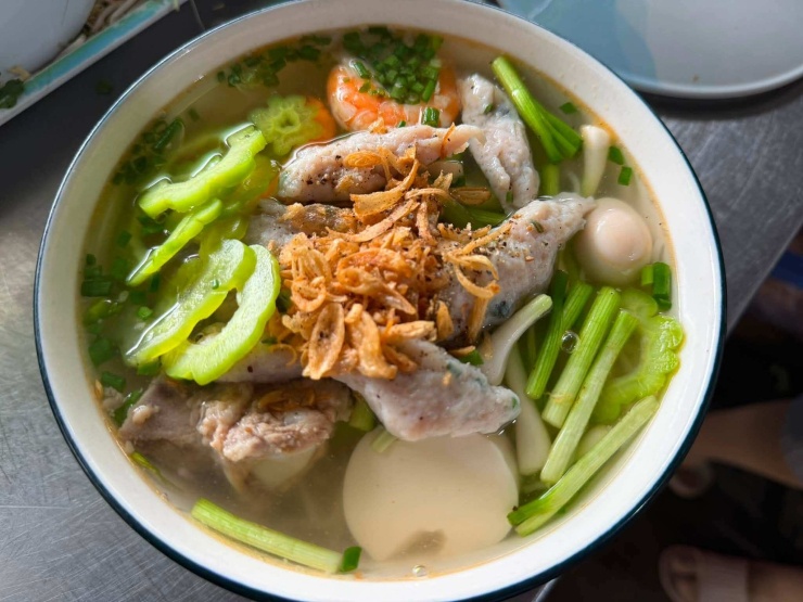 Bún nấm cá thác lác, sườn non, khổ qua được Trấn Thành khen 'ngon mà xỉu á'.