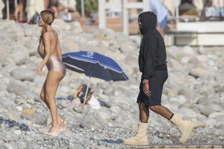 Bianca và Kanye nghỉ dưỡng ở đảo Ibiza, Tây Ban Nha vào cuối tháng 7. Ảnh: Grosby