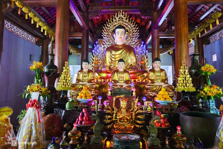 Ngôi chùa nằm trên 'hòn non bộ' giữa vịnh Nha Trang - 8