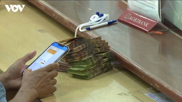 Chọn ngân hàng uy tín, lãi suất phù hợp