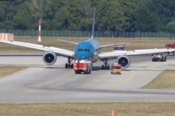 Máy bay Vietnam Airlines từ Đức về Hà Nội phải quay đầu