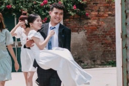 Yêu cô gái yếu chân từ lần đầu gặp, chàng trai Ninh Bình bế đi đăng ký kết hôn