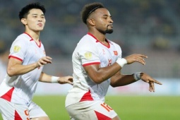 Xuân Son  quần thảo  hàng thủ Malaysia, bay người đánh đầu mở tỷ số