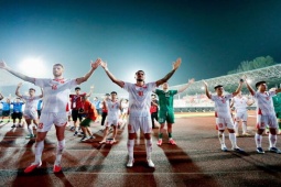 ĐT Việt Nam ăn mừng theo phong cách Viking, sao Malaysia chúc mừng Patrik Lê Giang