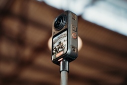 Camera 360 độ nhỏ gọn Insta360 X6 trình làng, quay phim tới 8K
