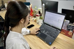Người dùng Internet đổ xô tìm "sách giáo khoa", "laptop sinh viên giá rẻ",...